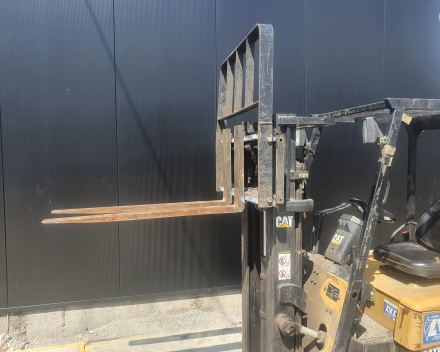 caterpillar 1.6 ton 4.3 m electric