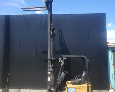 caterpillar 1.6 ton 4.3 m electric