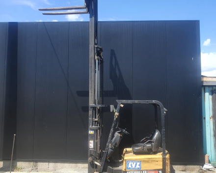 caterpillar 1.6 ton 4.3 m electric