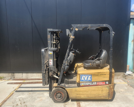 caterpillar 1.6 ton 4.3 m electric